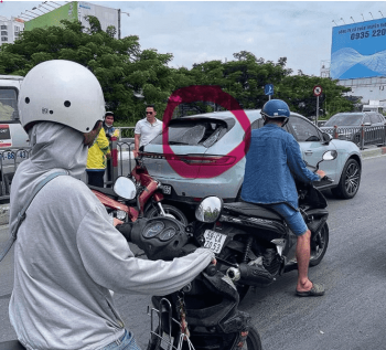 Xe Be va chạm với Poscher thì xử lý như thế nào?